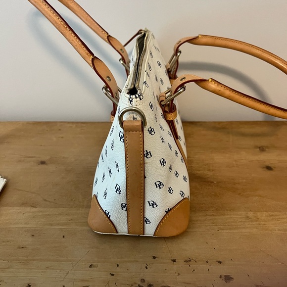 Vintage Dooney and Bourke Handbag - Picture 3 of 10